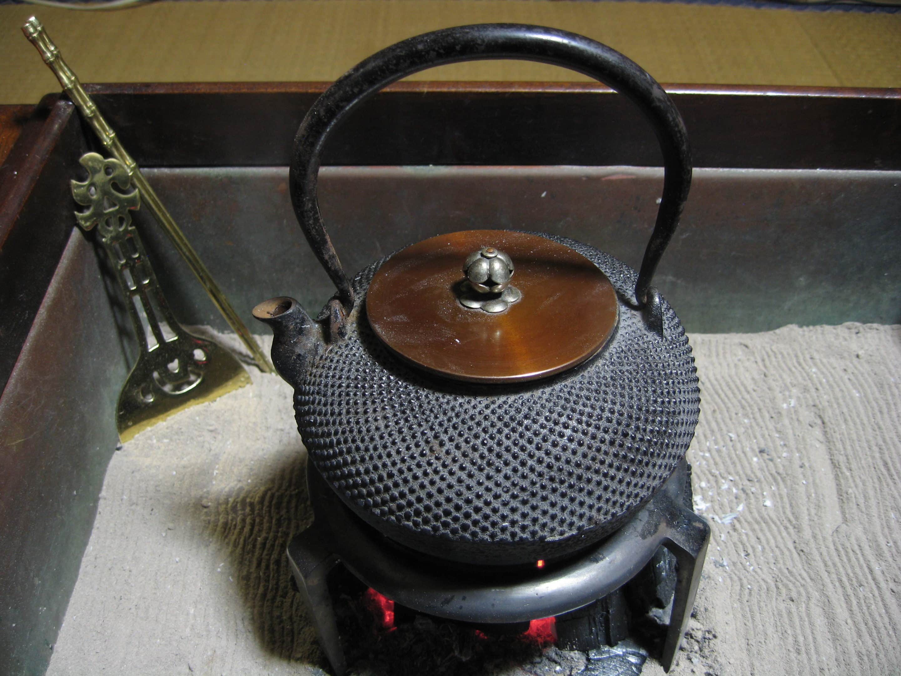 Comment utiliser et bien entretenir une théière en fonte ? – un air de thé