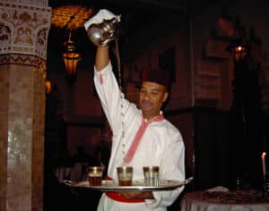 Thé à la menthe poivrée de Marrakech : protection ancestrale et goût sublime